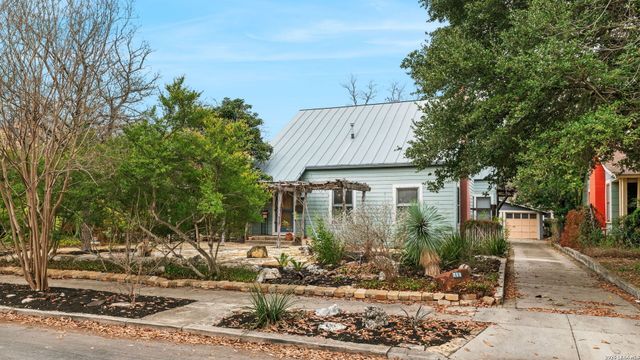 123 Armour Pl, San Antonio, TX 78212