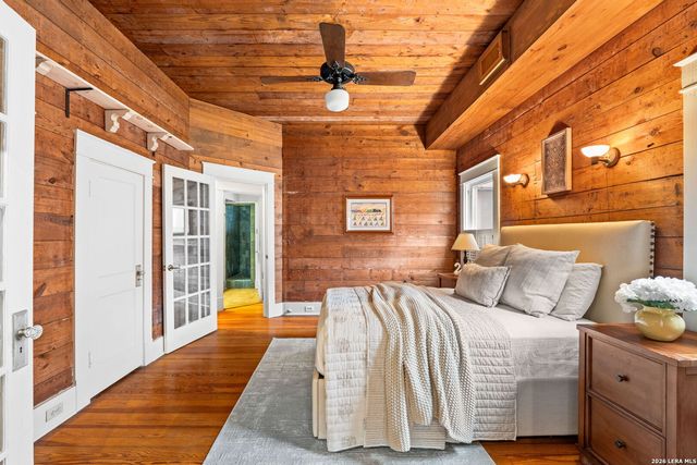 123 Armour Pl, San Antonio, TX 78212