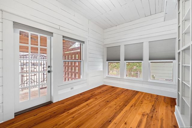 123 Armour Pl, San Antonio, TX 78212