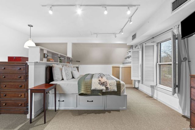 123 Armour Pl, San Antonio, TX 78212