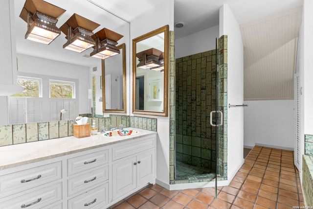 123 Armour Pl, San Antonio, TX 78212