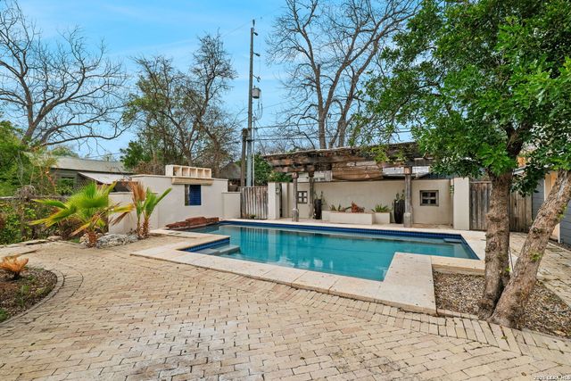 123 Armour Pl, San Antonio, TX 78212