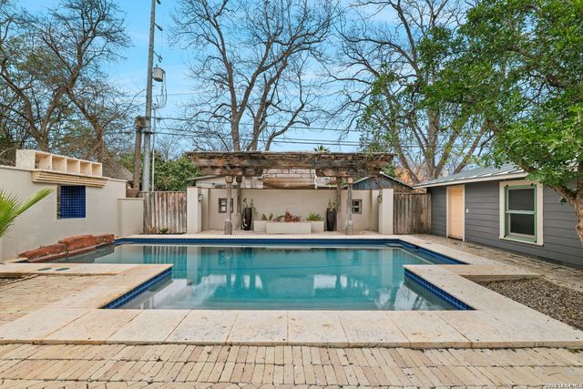 123 Armour Pl, San Antonio, TX 78212