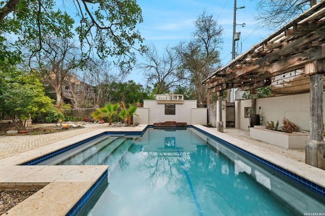 123 Armour Pl, San Antonio, TX 78212