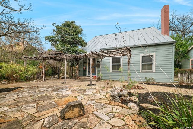 123 Armour Pl, San Antonio, TX 78212