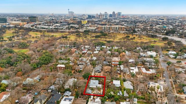 123 Armour Pl, San Antonio, TX 78212