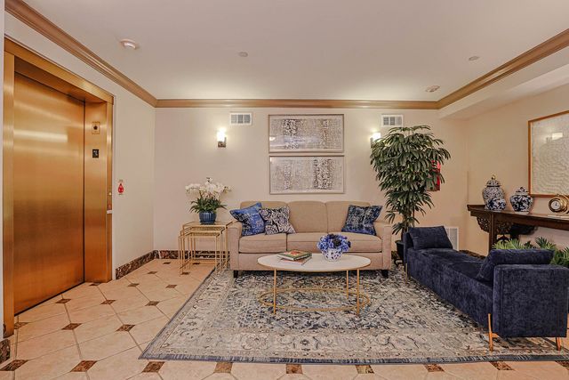 1739 Tudor Lane 308, Northbrook, IL 60062