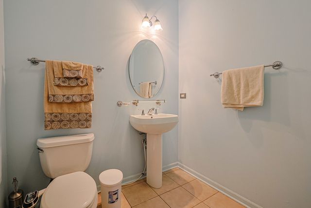 1739 Tudor Lane 308, Northbrook, IL 60062