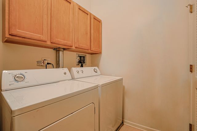 1739 Tudor Lane 308, Northbrook, IL 60062