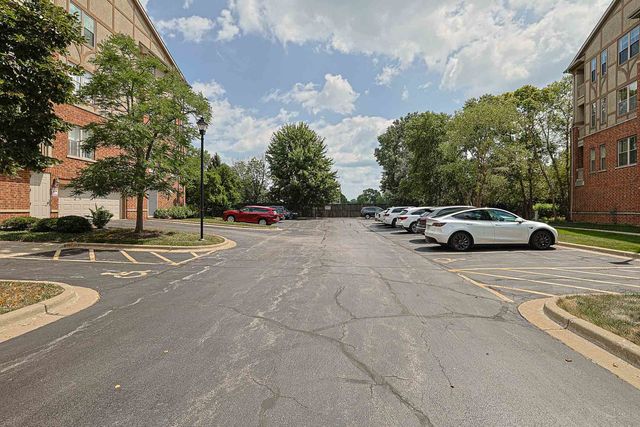 1739 Tudor Lane 308, Northbrook, IL 60062