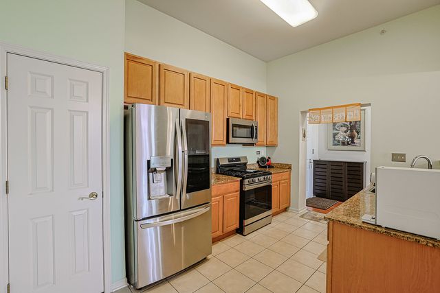1739 Tudor Lane 308, Northbrook, IL 60062