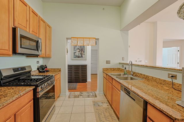 1739 Tudor Lane 308, Northbrook, IL 60062