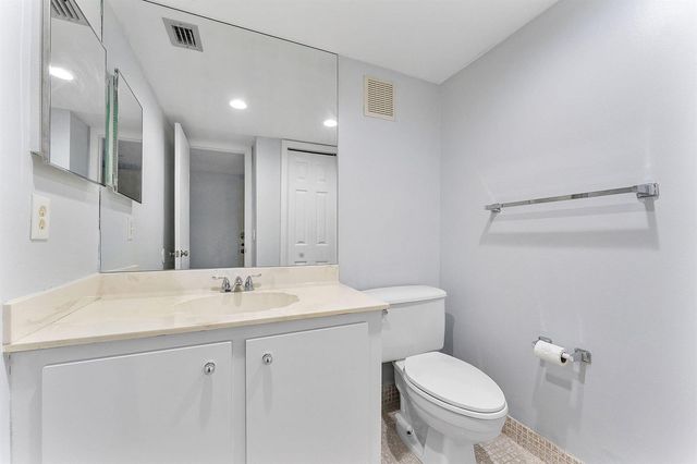16475 Golf Club Road 207, Weston, FL 33326