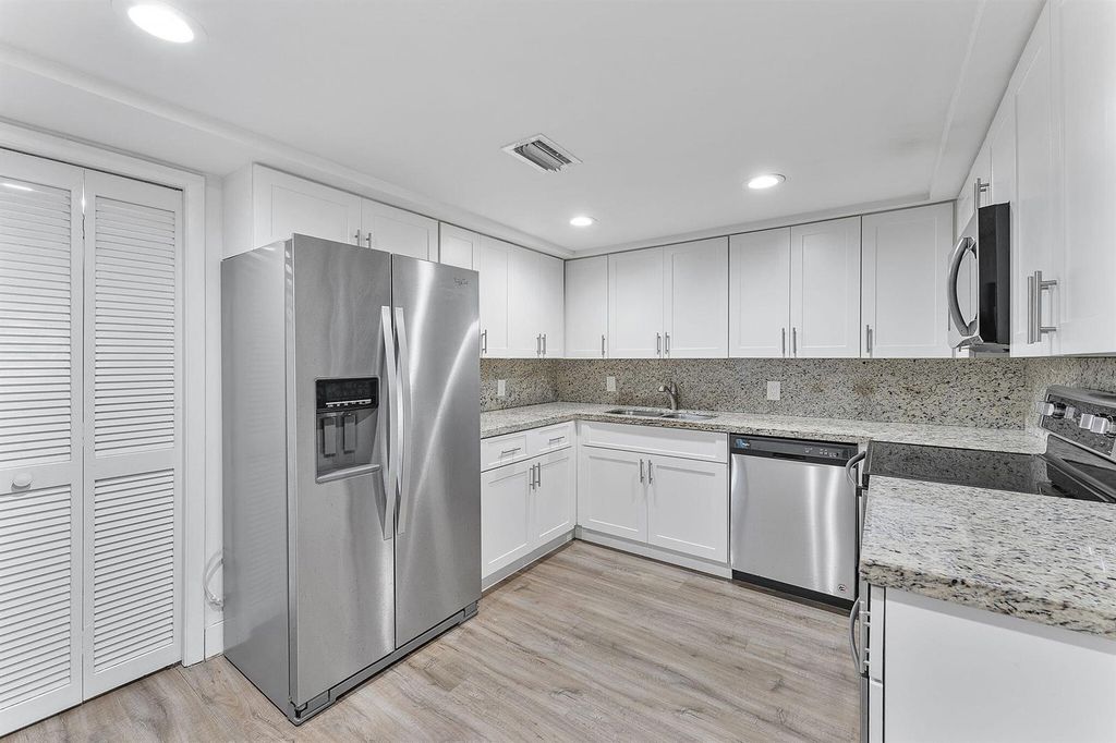 16475 Golf Club Road 207, Weston, FL 33326