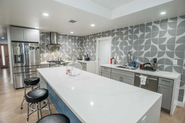 8924 Twin Falls Dr, Sacramento, CA 95826