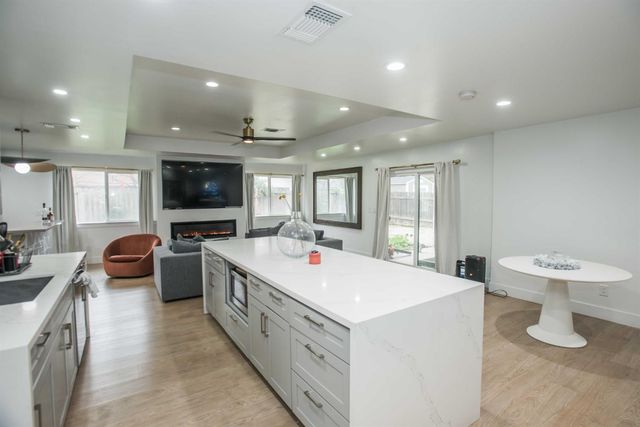 8924 Twin Falls Dr, Sacramento, CA 95826