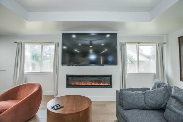 8924 Twin Falls Dr, Sacramento, CA 95826