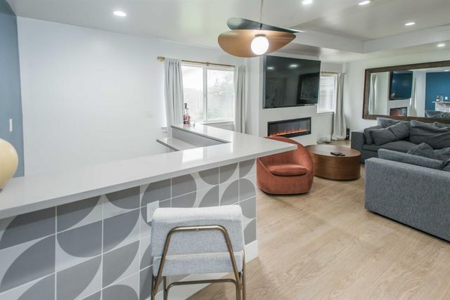 8924 Twin Falls Dr, Sacramento, CA 95826