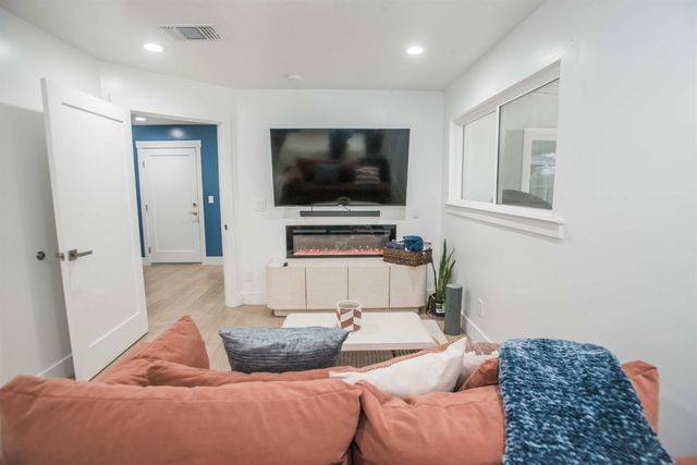 8924 Twin Falls Dr, Sacramento, CA 95826