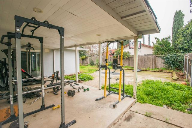 8924 Twin Falls Dr, Sacramento, CA 95826