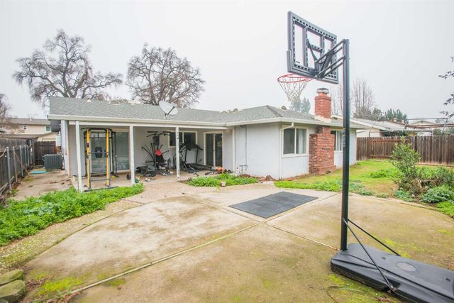 8924 Twin Falls Dr, Sacramento, CA 95826