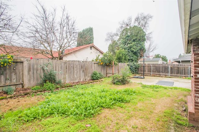 8924 Twin Falls Dr, Sacramento, CA 95826