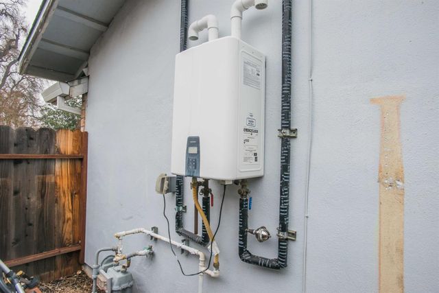 8924 Twin Falls Dr, Sacramento, CA 95826