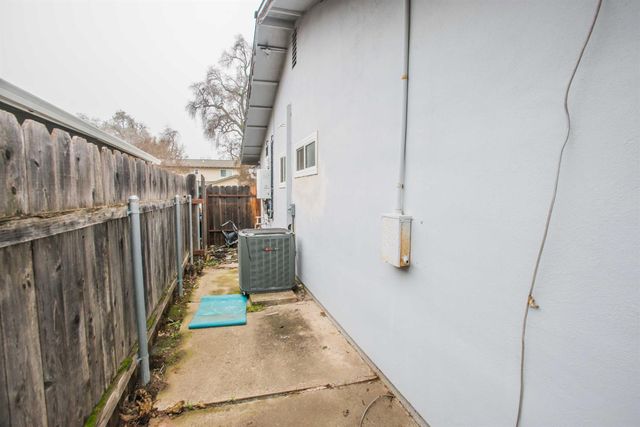 8924 Twin Falls Dr, Sacramento, CA 95826