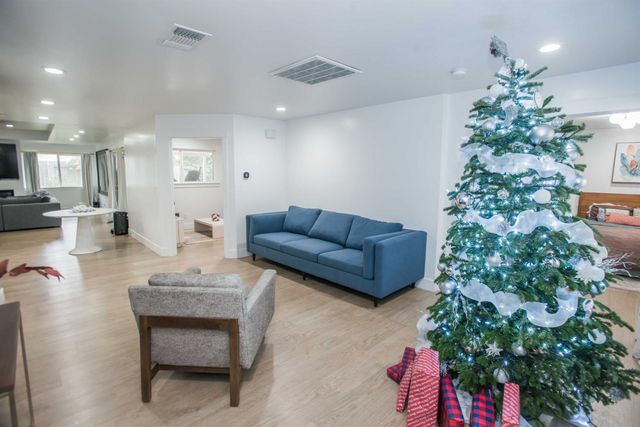 8924 Twin Falls Dr, Sacramento, CA 95826