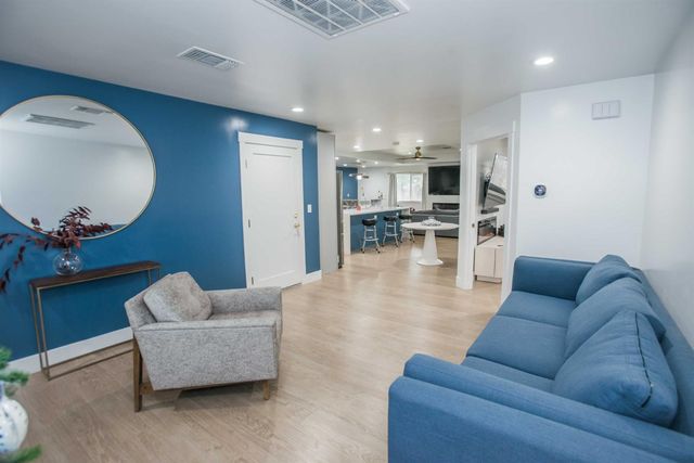 8924 Twin Falls Dr, Sacramento, CA 95826