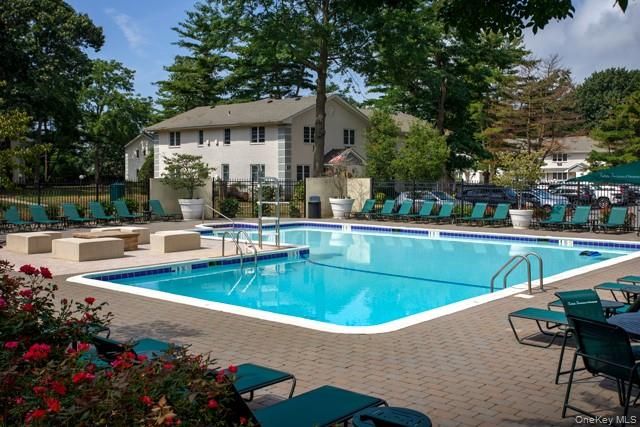 07 Spinningwheel Road 1B, Massapequa, NY 11758