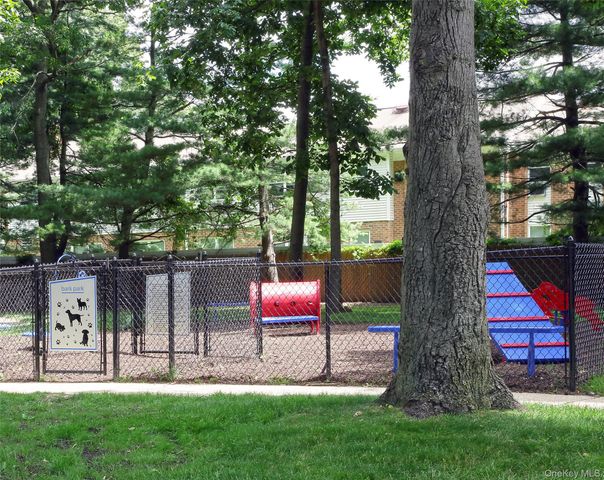 07 Spinningwheel Road 1B, Massapequa, NY 11758