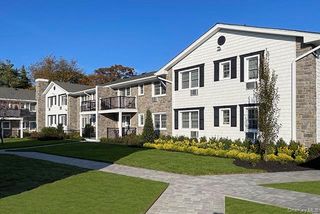 07 Spinningwheel Road 1B, Massapequa, NY 11758