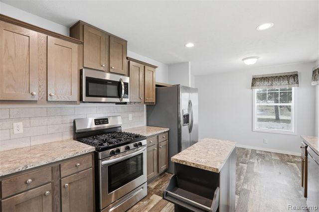 33 Bluebird Hill Drive, Lake Orion, MI 48359