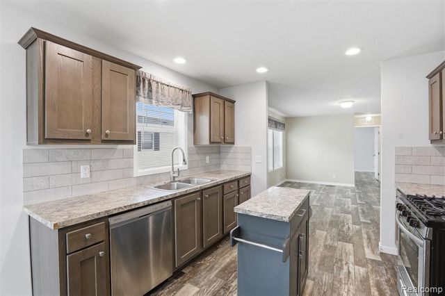 33 Bluebird Hill Drive, Lake Orion, MI 48359