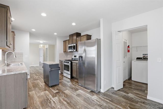 33 Bluebird Hill Drive, Lake Orion, MI 48359