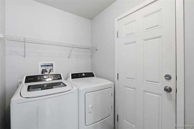 33 Bluebird Hill Drive, Lake Orion, MI 48359