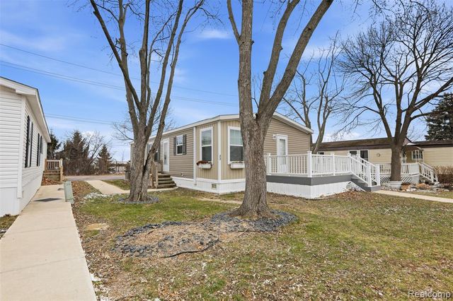 33 Bluebird Hill Drive, Lake Orion, MI 48359