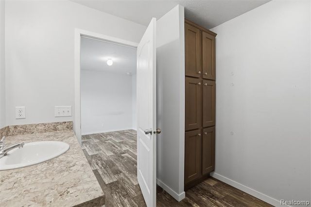 33 Bluebird Hill Drive, Lake Orion, MI 48359