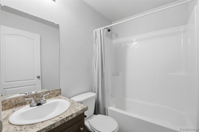 33 Bluebird Hill Drive, Lake Orion, MI 48359