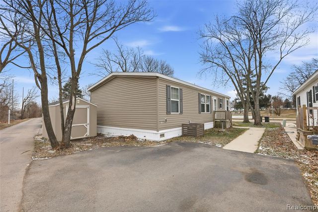 33 Bluebird Hill Drive, Lake Orion, MI 48359