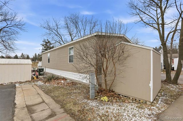 33 Bluebird Hill Drive, Lake Orion, MI 48359