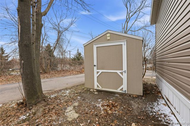 33 Bluebird Hill Drive, Lake Orion, MI 48359