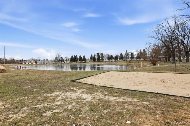 33 Bluebird Hill Drive, Lake Orion, MI 48359