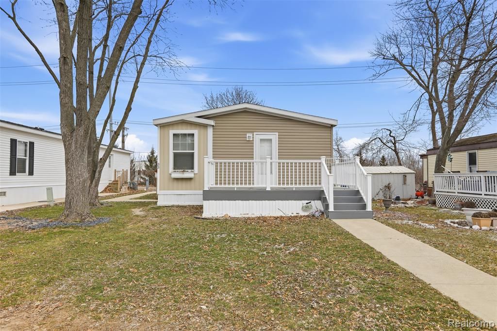 33 Bluebird Hill Drive, Lake Orion, MI 48359