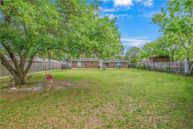 3506 Tanglewood Drive, Bryan, TX 77802