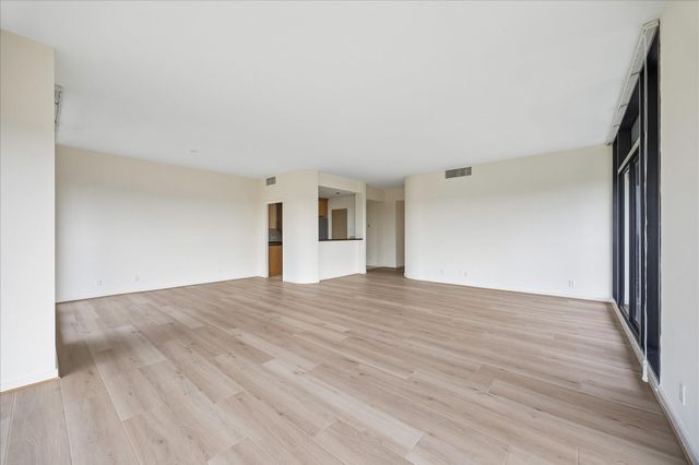 1701 Hermann Drive 14B, Houston, TX 77004