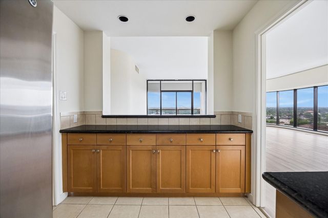 1701 Hermann Drive 14B, Houston, TX 77004