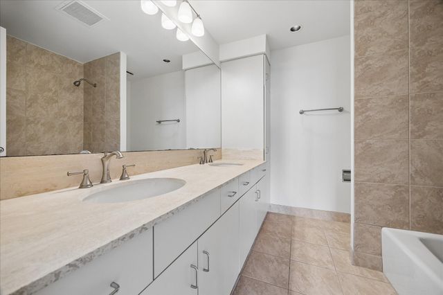 1701 Hermann Drive 14B, Houston, TX 77004