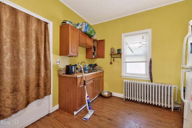 28 Mohawk Avenue, Waterford, NY 12188